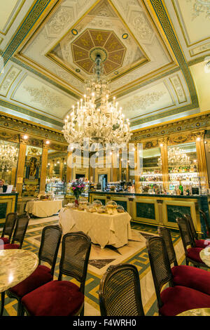 Innenansicht des historischen Caffe San Carlo in Turin, Piemont, Italien Stockfoto