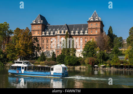 Valentino-Burg und Fluss Po, Turin, Piemont, Italien Stockfoto