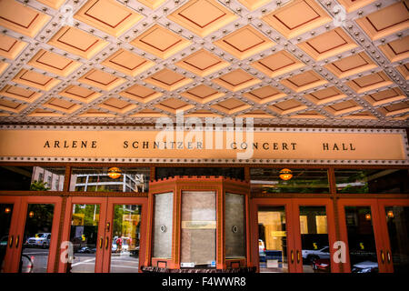 Eingangs-Foyer am Arlene Schnitzer Concert Hall am SW Broadway in der Innenstadt von Portland Oregon Stockfoto