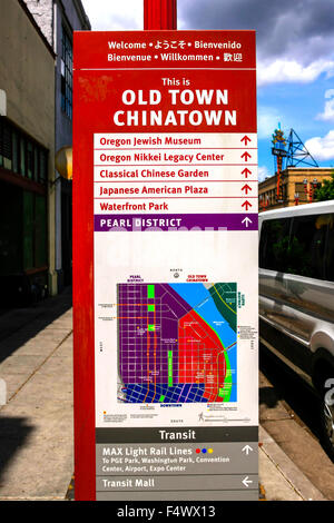 Altstadt Chinatown Besucher Informationen Schild an der Ecke der NW 4th Avenue und Burnside in Portland, Oregon Stockfoto