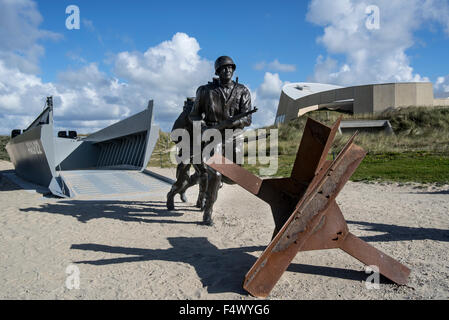 Tschechische Igel und Landungsboote, Musée du Débarquement Utah Beach, zweiten Weltkrieg Museum, Sainte-Marie-du-Mont, Normandie, Frankreich Stockfoto