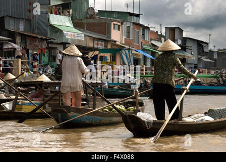 Phong Dien schwimmenden Markt. Mekong-Delta, Vietnam. Der schwimmende Markt von Phong Dien am Fluss Hua in der Mekong-Delta in Vietnam. Stockfoto