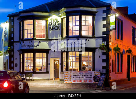 Der Hund Beck - ein Gasthaus Pub - in Penrith, Cumbria, England UK Stockfoto