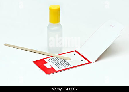 Kotprobe Testkit zum Nachweis von Blut im Stuhl. Stockfoto