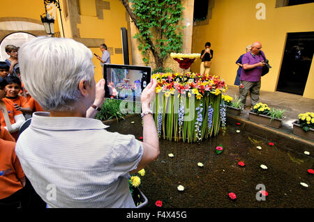 Das tanzende Ei (L'ou com Balla auf Katalanisch) ist eine alte Tradition in Katalonien während dem fest von Corpus Christi. Barcelona Stockfoto