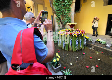 Das tanzende Ei (L'ou com Balla auf Katalanisch) ist eine alte Tradition in Katalonien während dem fest von Corpus Christi. Barcelona Stockfoto