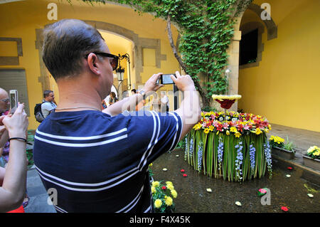 Das tanzende Ei (L'ou com Balla auf Katalanisch) ist eine alte Tradition in Katalonien während dem fest von Corpus Christi. Barcelona Stockfoto