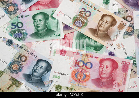 Hintergrund Collage chinesische Rmb Banknoten oder Yuan mit Vorsitzenden Mao an der Vorderseite des pro Wechsel Stockfoto