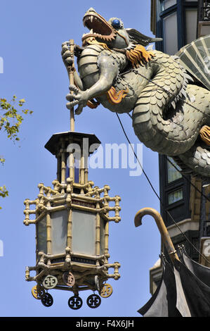 Casa Bruno Cuadros oder Regenschirm Hausbau befindet sich auf La Rambla n º 82, Barcelona. Katalonien, Spanien Stockfoto