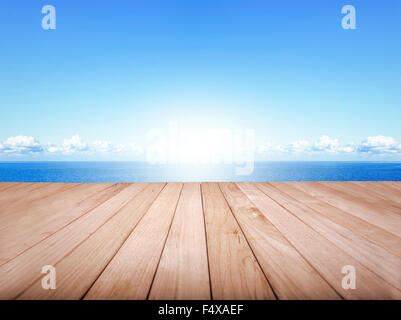 Holz-Plattform und das Meer. Stockfoto