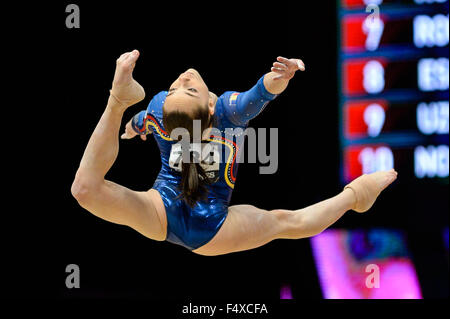 Glasgow, Schottland. 23. Oktober 2015. SILVIA ZARZU, aus Rumänien, konkurriert am Boden während der Gymnastik-WM 2015. Bildnachweis: Amy Sanderson/ZUMA Draht/Alamy Live-Nachrichten Stockfoto