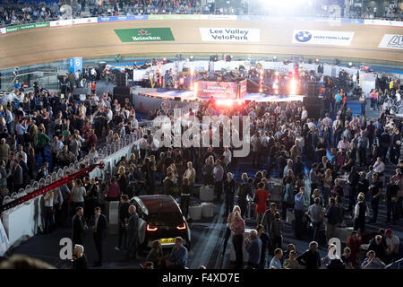 London, UK. 23. Oktober 2015. Sechs-Tage-London-Finaltag. Zentrum, VIPs Spectations und Radfahrer zu verfolgen. Bildnachweis: Pmgimaging/Alamy Live-Nachrichten Stockfoto