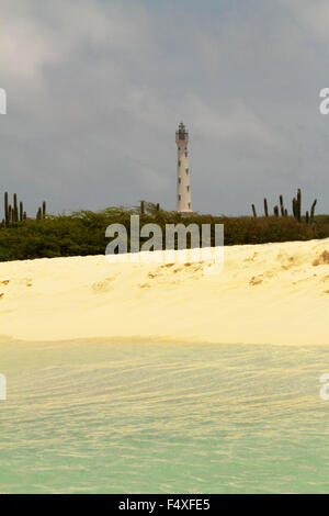 Stone California Leuchtturm gesehen vom Strand auf der karibischen Insel Aruba Stockfoto