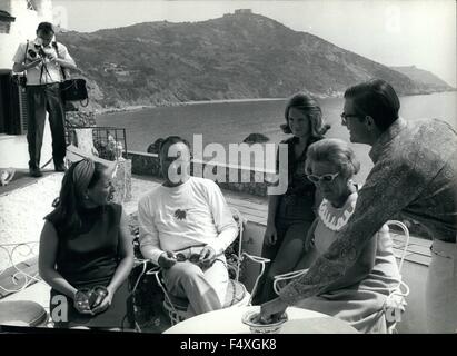 1968 - niederländische Königsfamilie verbringt Zeit in Porto Ercole Königin Juliana der Niederlande und Prinz Bernhard und ihre Töchter Irene und Margriet mit Ehemann Pirt Van Vollenhoven, verbringen Zeit in Porto Ercole, wo sie eine Villa der glückliche Elefant haben © Keystone Bilder USA/ZUMAPRESS.com/Alamy Live News Stockfoto