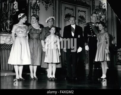 1968 - Foto zeigt: vom linken Prinzessin Margrethe, Königin Ingrid Mme Rene Princess Anne Maria, Präsident René Coty, König Frederik und Prinzessin Benedikte am Schloss Amalienborg kurz nach der Ankunft Tag fotografiert. © Keystone Bilder USA/ZUMAPRESS.com/Alamy Live-Nachrichten Stockfoto