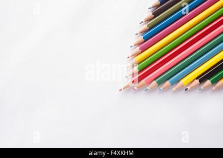 Buntstifte isoliert auf weißem Hintergrund Stockfoto