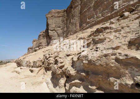 Klippe Gesicht Lage des V und VI-Dynastie Felsen gehauene Frazer Gräber in den Klippen in der Nähe von Minya Stadt, Mittelägypten Stockfoto