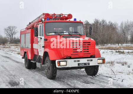 Nezhin, Ukraine - 14. Januar 2011: Ukrainische Katastrophenschutzministerium Feuerwehrauto Stockfoto