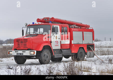 Nezhin, Ukraine - 14. Januar 2011: Ukrainische Katastrophenschutzministerium Feuerwehrauto Stockfoto