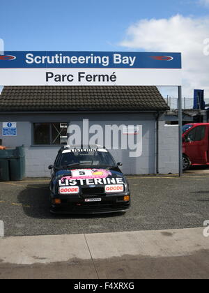 Ford Sierra Cosworth RS 500 RS 500 Touring Car-in scrutineering Bucht in Donnington Park Race hubmagnetschalter Mk1 1. Generation Stockfoto