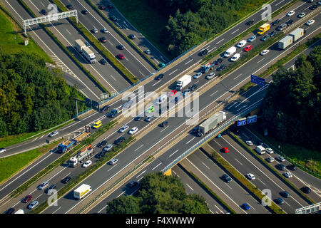 Stau auf A43 und A40 Brücke, Ruhrschnellweg, Bochum, Ruhr District, North Rhine-Westphalia, Deutschland Stockfoto