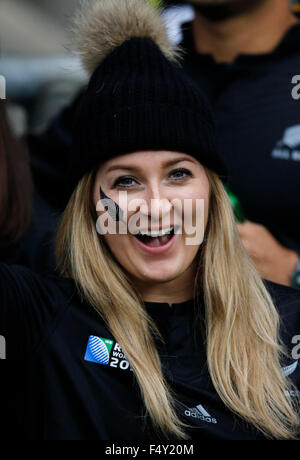 London, UK. 24. Oktober 2015. New Zealand Fan Südafrika V Neuseeland Südafrika V New Zealand Rugby World Cup 2015 Twickenham, London, England 24. Oktober 2015 Rugby World Cup 2015, Semi Finals Twickenham Stadium, London, England-Credit: Allstar Bild Bibliothek/Alamy Live-Nachrichten Stockfoto