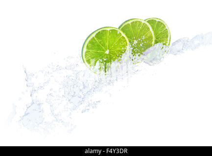 Wasser spritzt gegen Kalk FRUCHTSCHEIBEN Stockfoto