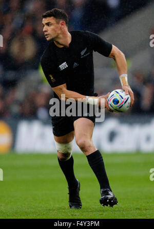 London, UK. 24. Oktober 2015. Daniel Carter Südafrika V Neuseeland Südafrika V New Zealand Rugby World Cup 2015 Twickenham, London, England 24. Oktober 2015 Rugby World Cup 2015, Semi Finals Twickenham Stadium, London, England-Credit: Allstar Bild Bibliothek/Alamy Live-Nachrichten Stockfoto