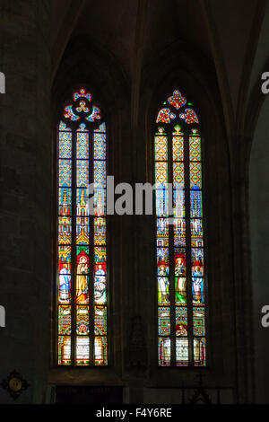 BRATISLAVA, Slowakei - 23. September 2015: Glasfenster in der Kathedrale von St. Martin. Kathedrale ist die größte Kirche in Br Stockfoto