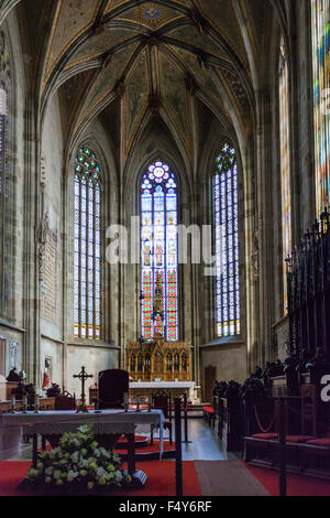 BRATISLAVA, Slowakei - 23. September 2015: Hauptschiff und Altar in der St.-Martins Kathedrale. Kathedrale ist die größte Kirche in Bratisla Stockfoto