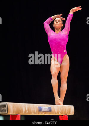 Glasgow, Schottland. 24. Oktober 2015. Abb. Künstlerische Gymnastik-Weltmeisterschaften. Zweiter Tag. Alexandra RAISMAN (USA) führt ihre Routine auf dem Schwebebalken in der WAG-Qualifikation. Bildnachweis: Aktion Plus Sport/Alamy Live-Nachrichten Stockfoto