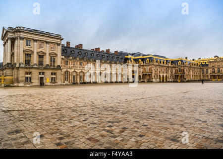 Außenansicht des berühmten Schlosses Versailles. Das Schloss Versailles war ein königliches Herrenhaus. Es wurde in die UNESCO-Liste der Welt er aufgenommen Stockfoto