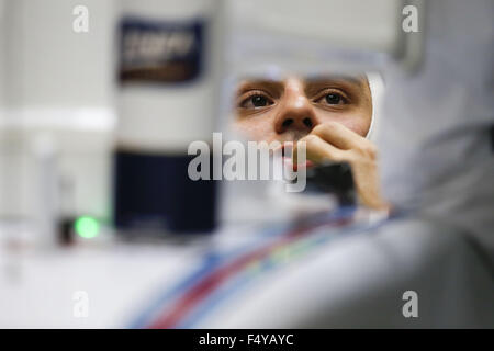 Austin, Texas, USA. 24. Oktober 2015. FELIPE MASSA aus Brasilien und Williams Martini Racing ist in der Garage gesehen, während das dritte freie Training des 2015 Formel 1 United States Grand Prix Circuit of the Americas. Bildnachweis: James Gasperotti/ZUMA Draht/Alamy Live-Nachrichten Stockfoto