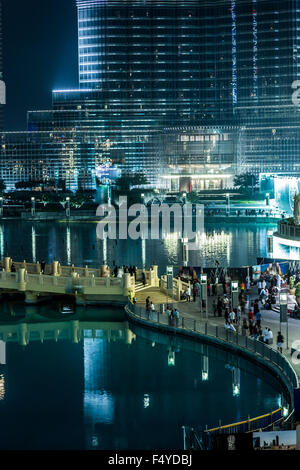 DUBAI, Vereinigte Arabische Emirate - 13 NOVEMBER: Burj Khalifa am 13. November 2013 in Dubai, Vereinigte Arabische Emirate. Burj Khalifa ist derzeit das höchste Gebäude der Stockfoto