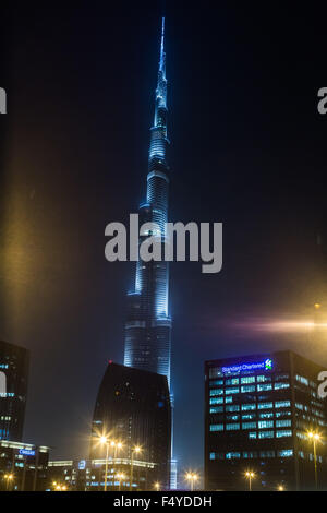 DUBAI, Vereinigte Arabische Emirate - 13 NOVEMBER: Burj Khalifa am 13. November 2012 in Dubai, Vereinigte Arabische Emirate. Burj Khalifa ist derzeit das höchste Gebäude der Stockfoto