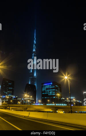 DUBAI, Vereinigte Arabische Emirate - 13 NOVEMBER: Burj Khalifa am 13. November 2012 in Dubai, Vereinigte Arabische Emirate. Burj Khalifa ist derzeit das höchste Gebäude der Stockfoto