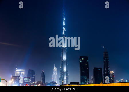 DUBAI, Vereinigte Arabische Emirate - 13 NOVEMBER: Burj Khalifa am 13. November 2012 in Dubai, Vereinigte Arabische Emirate. Burj Khalifa ist derzeit das höchste Gebäude der Stockfoto