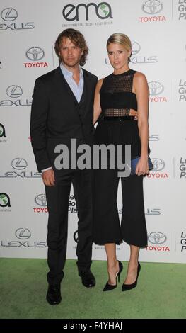 Eric Christian Olsen, Sarah Wright Olsen im Ankunftsbereich für Environmental Media Awards 2015 (EMA), Warner Bros.-Studios, Burbank, CA 24. Oktober 2015. Foto von: Elizabeth Goodenough/Everett Collection Stockfoto