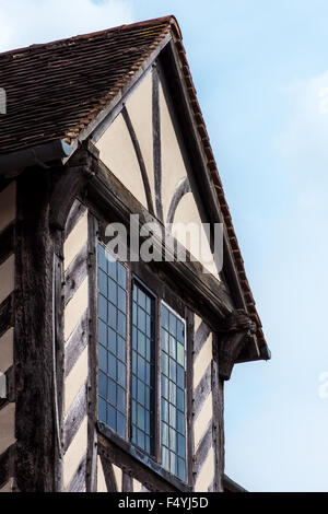 Tudor Haus außen Detail erbaut 1590 ausführlich über Fenster und Dach Blakesley Hall closeup Stockfoto