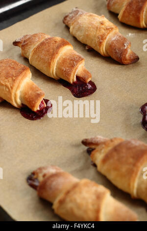 Croissant Kekse mit Marmelade-Serie zu machen. Bereit zu essen. Stockfoto