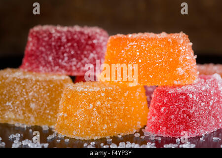 Bunte Jelly Bonbons mit weißer Zucker Stockfoto