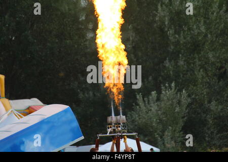 Heißluft-Ballon-Brenner und Shell, die Vorbereitung. Stockfoto