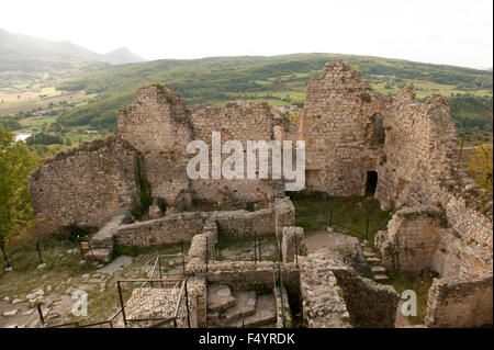 Château Puivert, eine beeindruckende Burg der Katharer in Aude, Languedoc, Frankreich Stockfoto