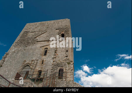Château Puivert, eine beeindruckende Burg der Katharer in Aude, Languedoc, Frankreich Stockfoto