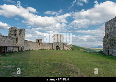 Château Puivert, eine beeindruckende Burg der Katharer in Aude, Languedoc, Frankreich Stockfoto