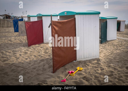 Traditionellen Strandhütten in Katwijk, Niederlande Stockfoto