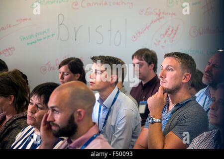 Die unternehmerisch-Spark Kleinunternehmen Trainingstag am Trinity Quay, Bristol - hören zu einer Präsentation UK Stockfoto