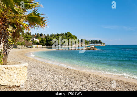 Kieselstrand in Split, Kroatien, Europa, befindet sich nahe dem Stadtzentrum an der Südseite der Halbinsel Marjan Stockfoto