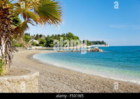 Kieselstrand in Split, Kroatien, Europa, befindet sich nahe dem Stadtzentrum an der Südseite der Halbinsel Marjan Stockfoto