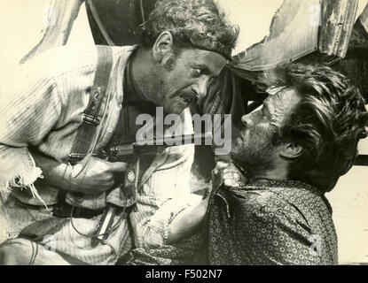 Amerikanische Schauspieler Clint Eastwood und Eli Wallach in einer Szene aus dem Film "The Good, das schlechte und das hässliche", Italien Stockfoto